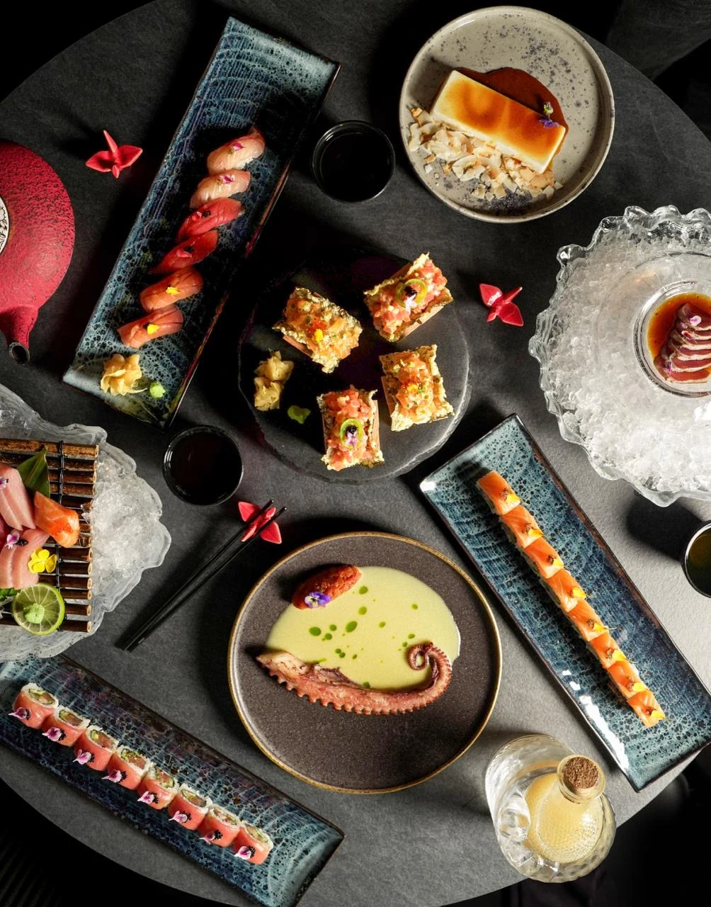 Sushi ja sashimi lauaseade Maakri restoranis